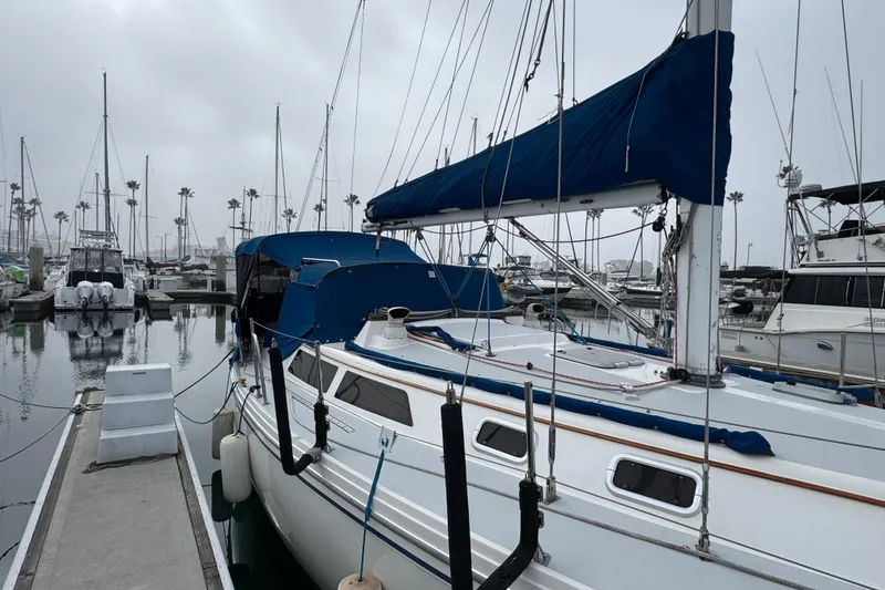 Sailboat Catalina 36MKI 1991 docked in a marina with overcast sky.