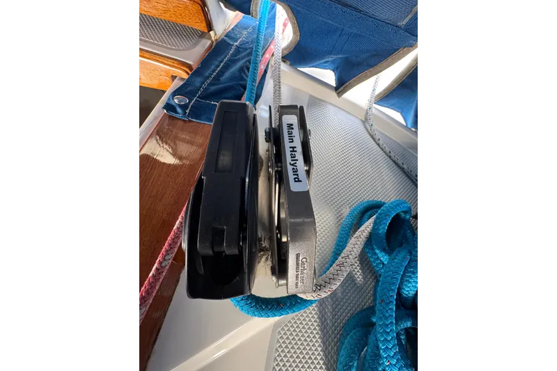Main halyard cleat on 1991 Catalina 36MKI sailboat with blue and white ropes.