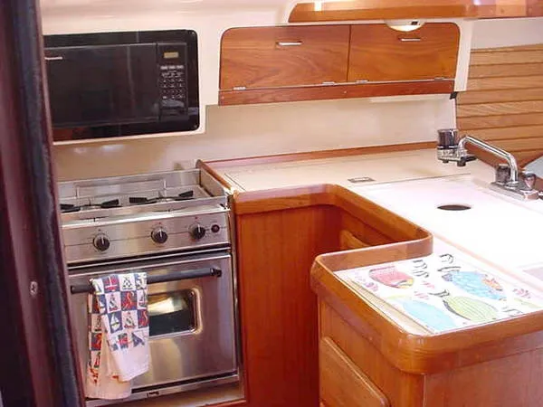 1996 Hunter 336 Sloop