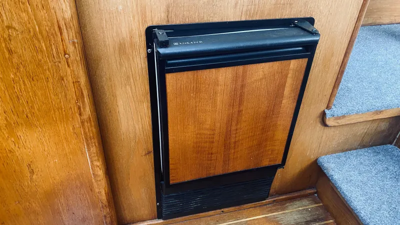 1990 Pacemaker 37 Sportfisherman