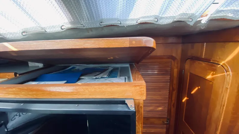 1990 Pacemaker 37 Sportfisherman