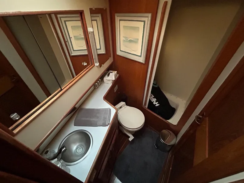 1990 Pacemaker 37 Sportfisherman