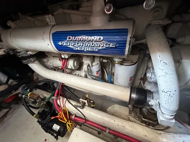 1990 Pacemaker 37 Sportfisherman