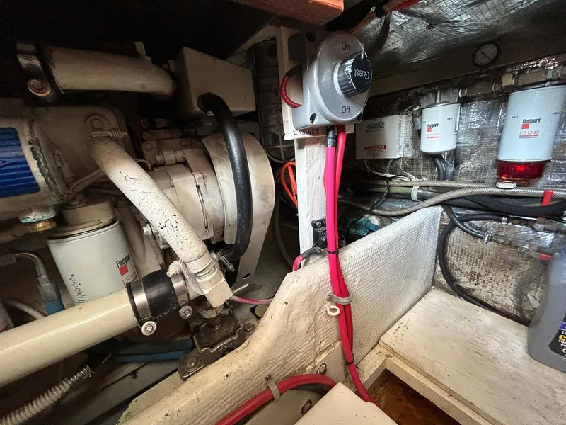 1990 Pacemaker 37 Sportfisherman