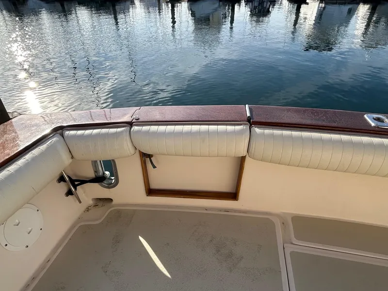 1990 Pacemaker 37 Sportfisherman