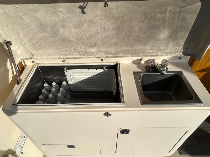 1990 Pacemaker 37 Sportfisherman