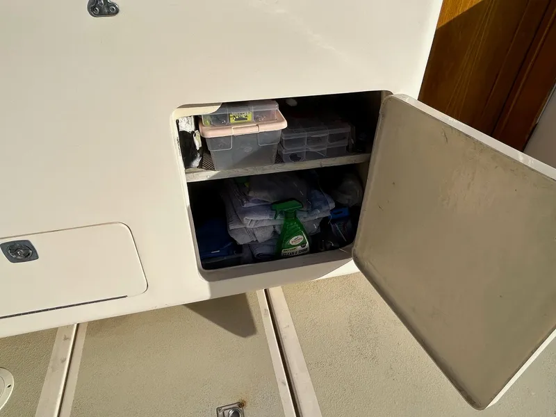 1990 Pacemaker 37 Sportfisherman