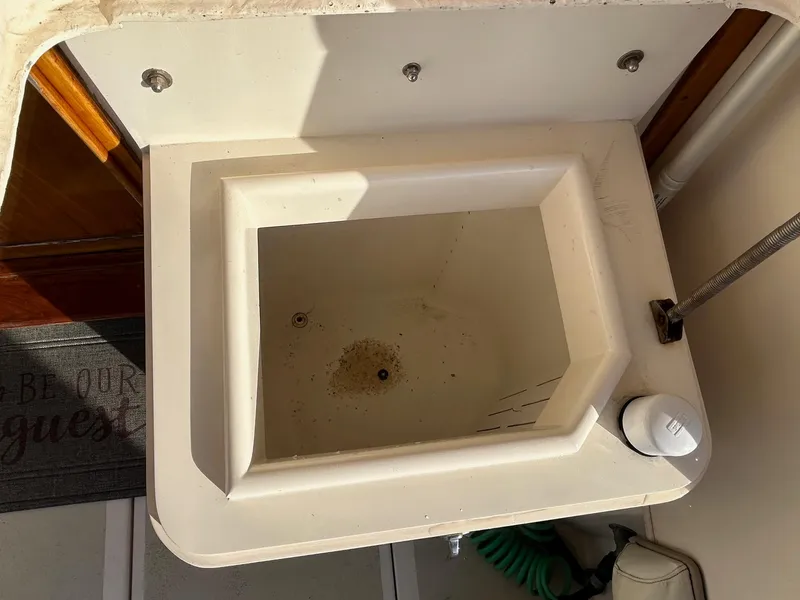 1990 Pacemaker 37 Sportfisherman