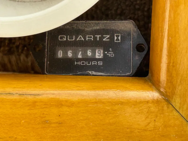 1990 Pacemaker 37 Sportfisherman