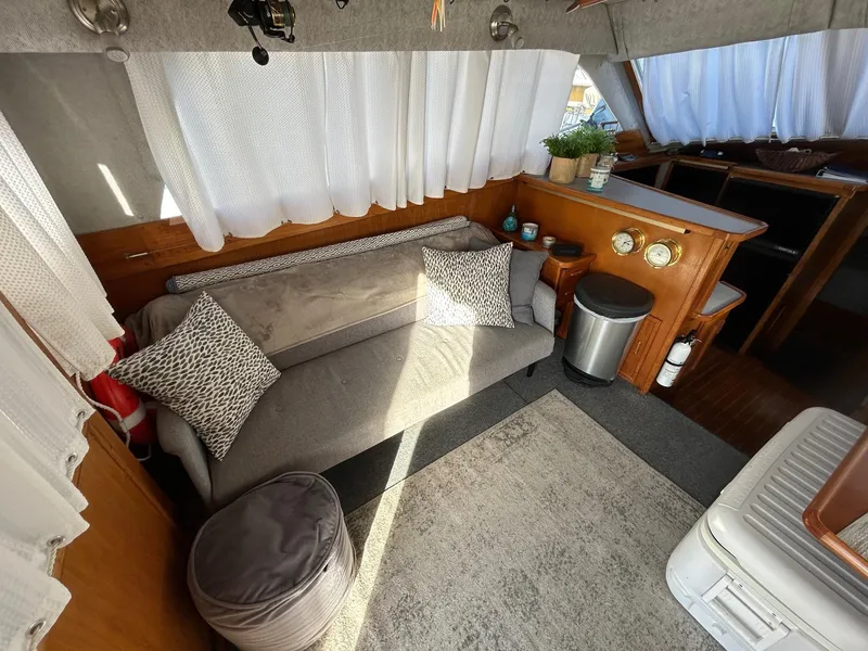 1990 Pacemaker 37 Sportfisherman