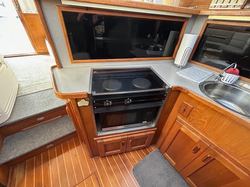 1990 Pacemaker 37 Sportfisherman