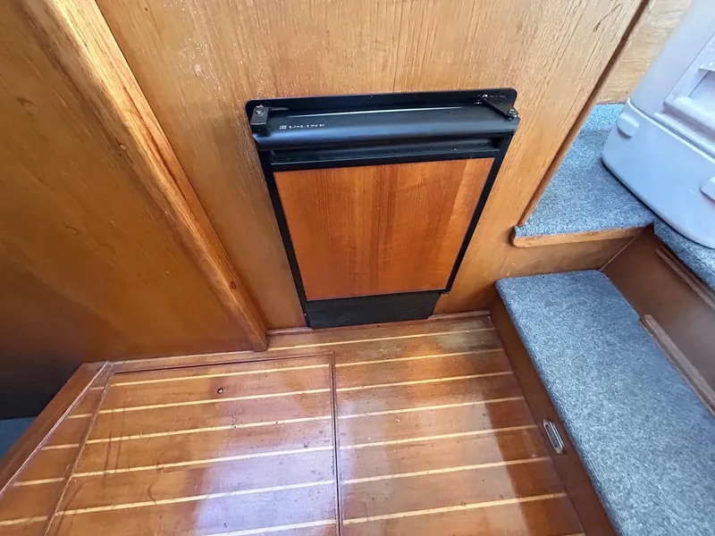 1990 Pacemaker 37 Sportfisherman