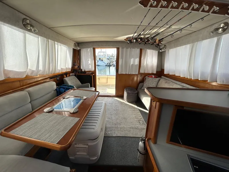 1990 Pacemaker 37 Sportfisherman