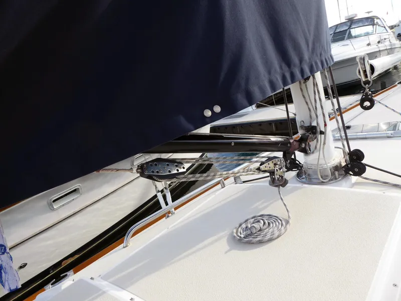 Running gear, mast