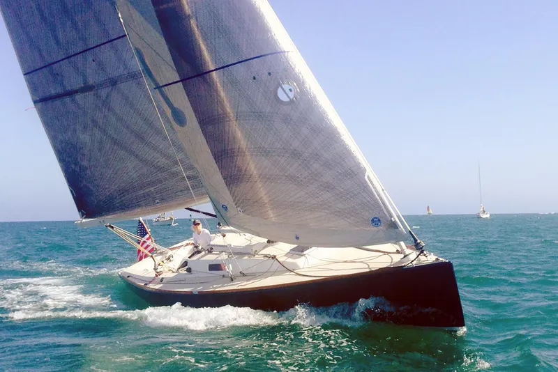 J/100 under sail