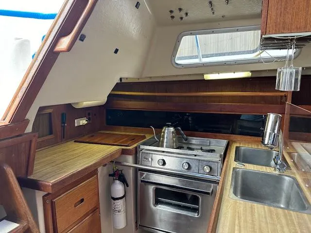 1985 Catalina 30