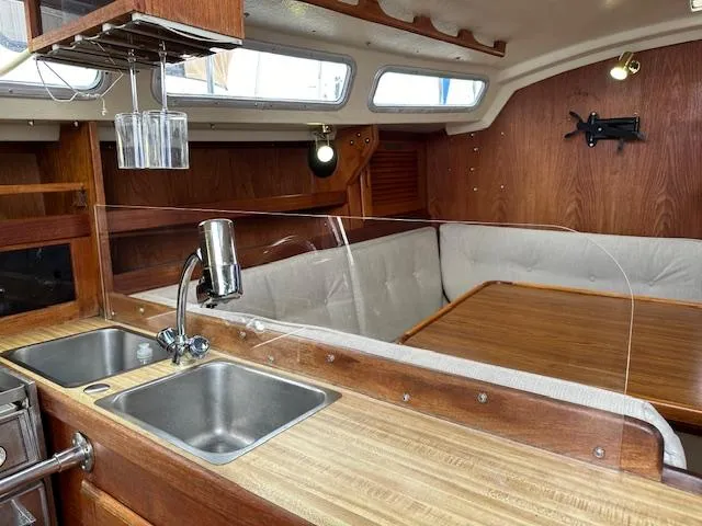 1985 Catalina 30