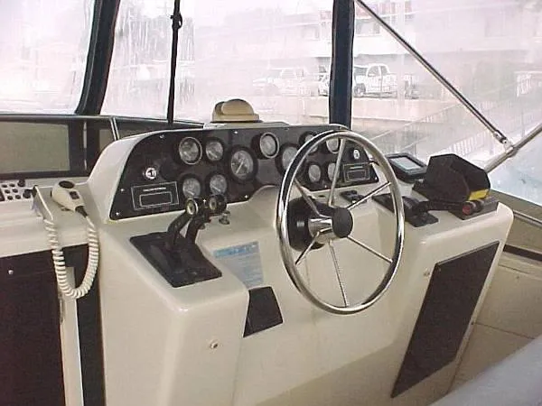 1990 Navigator 336 sedan bridge cruiser