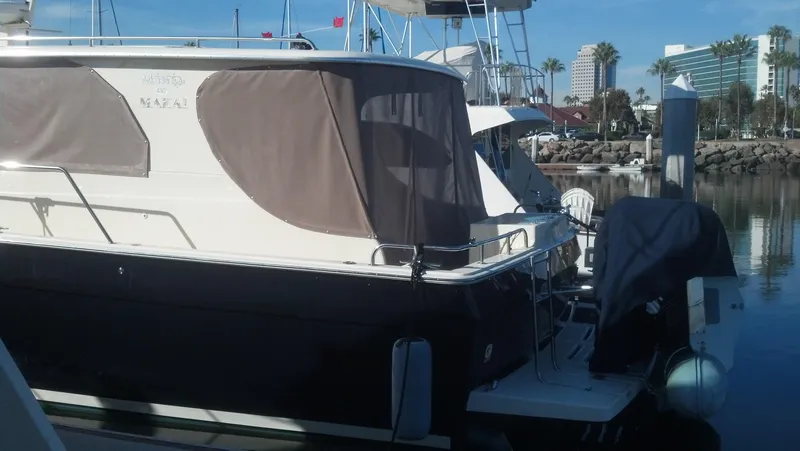 Fully screened in cockpit
