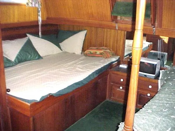 aft cabin stbd bunk