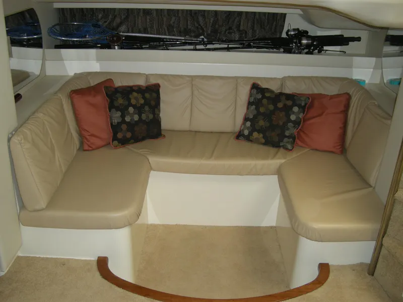 Aft settee &convertable private stateroom