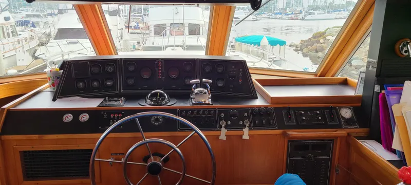 1983 Uniflite 53