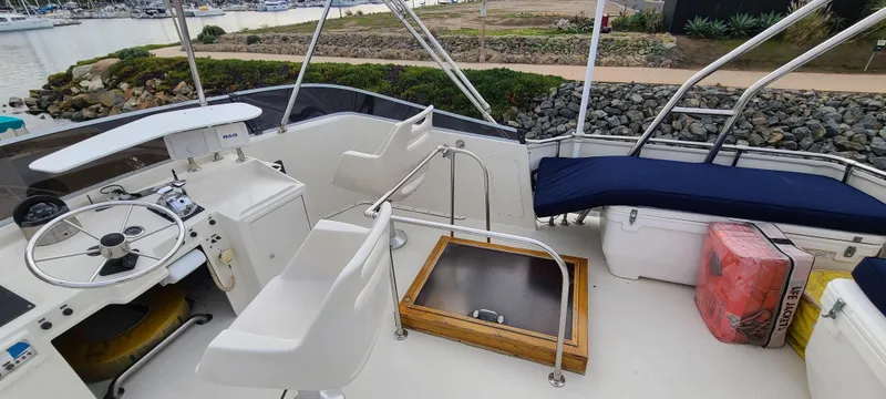 1983 Uniflite 53