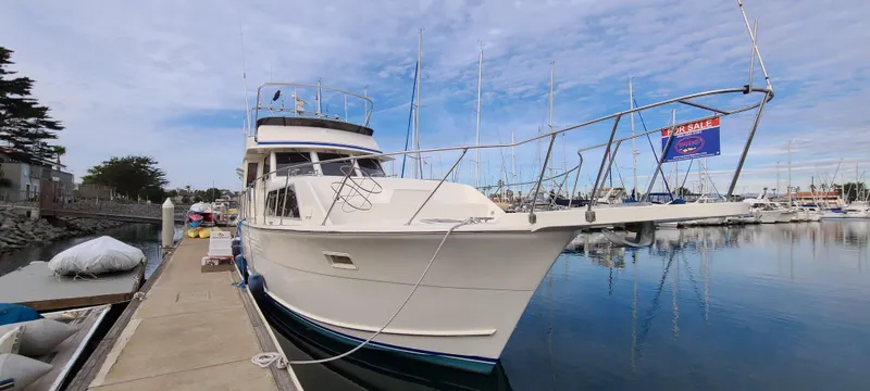 1983 Uniflite 53