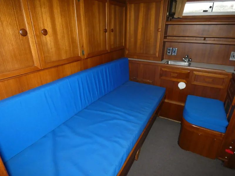 1983 Uniflite 53