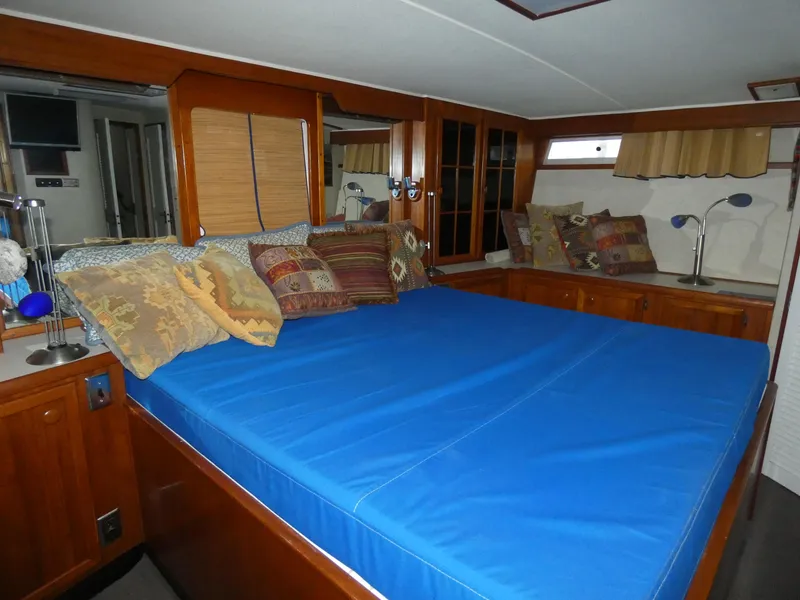 1983 Uniflite 53