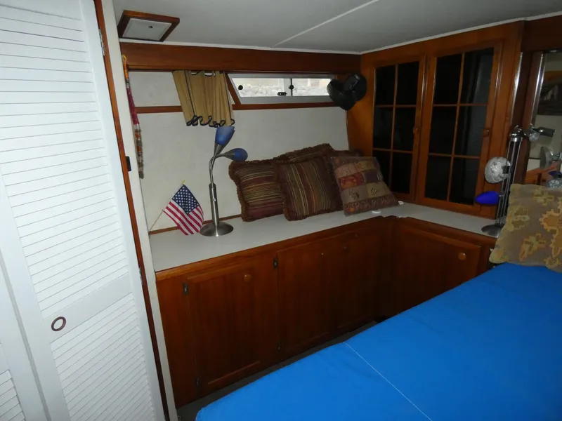 1983 Uniflite 53