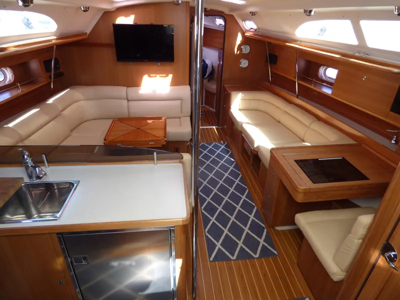 2010 Catalina 445