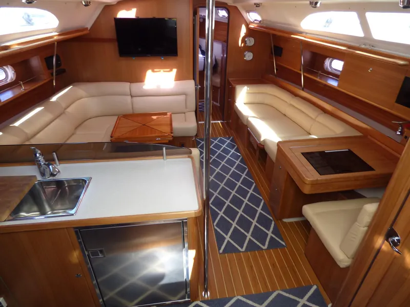 2010 Catalina 445