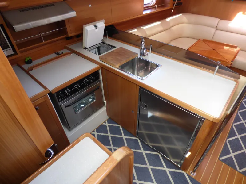 2010 Catalina 445