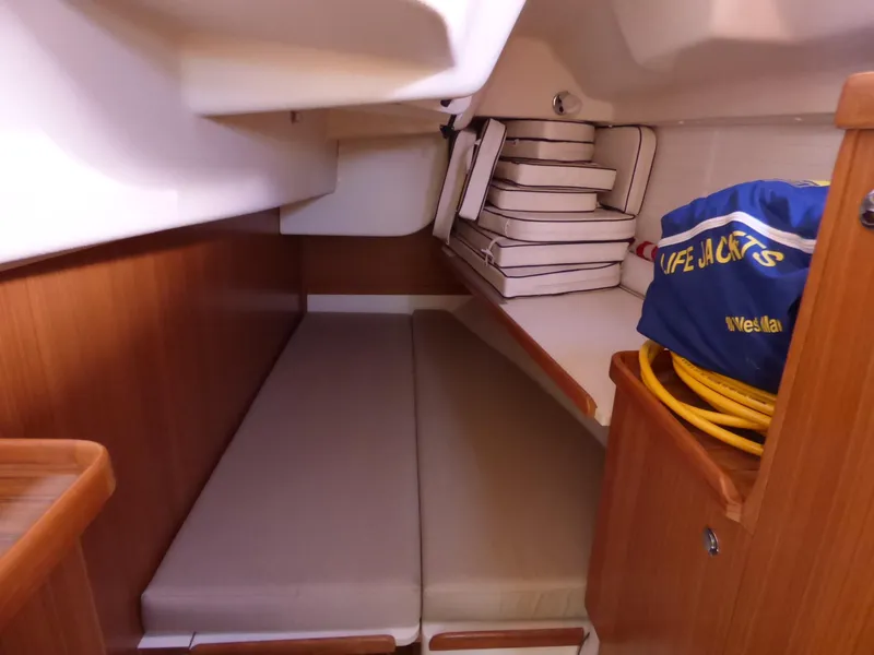 2010 Catalina 445