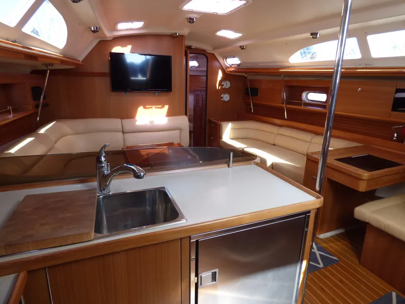 2010 Catalina 445