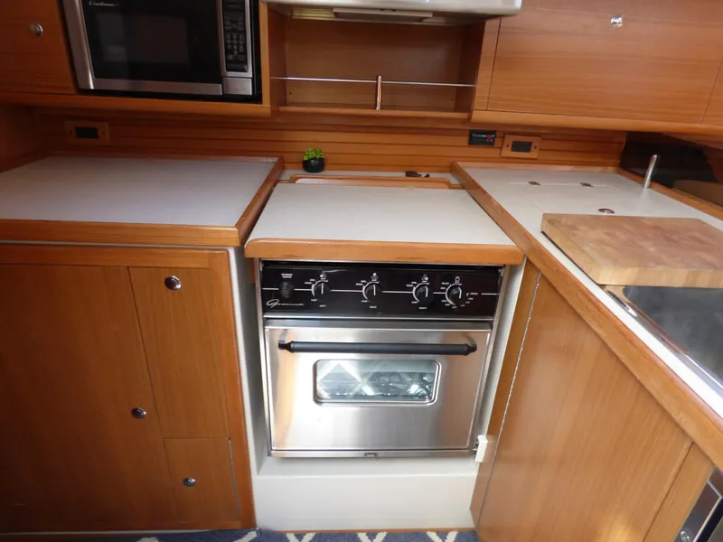 2010 Catalina 445