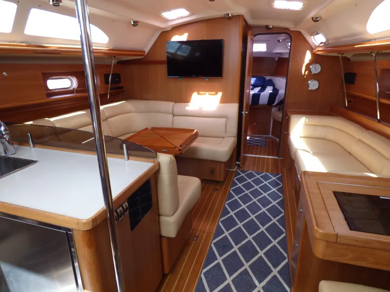 2010 Catalina 445