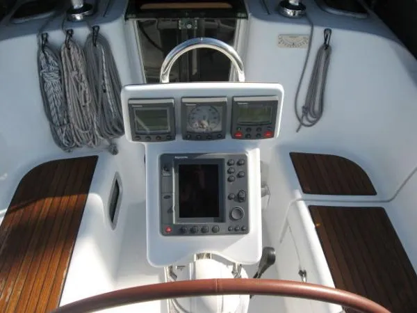2004 Beneteau 373