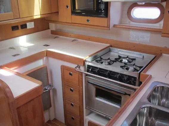 2003 Catalina 470
