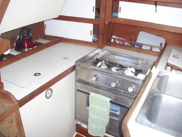 Galley/Refrigerator 110/oven/sink