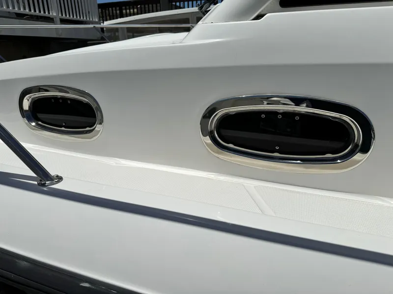 2015 Boston Whaler 315 Conquest