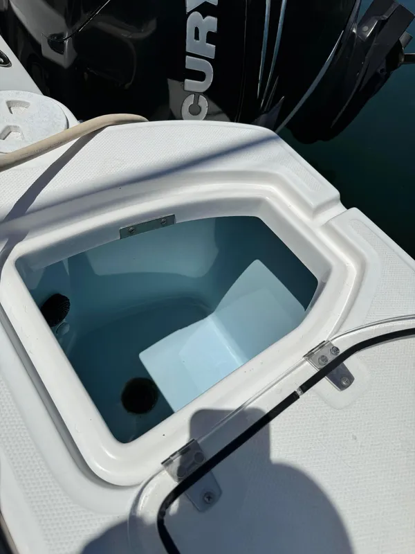 2015 Boston Whaler 315 Conquest