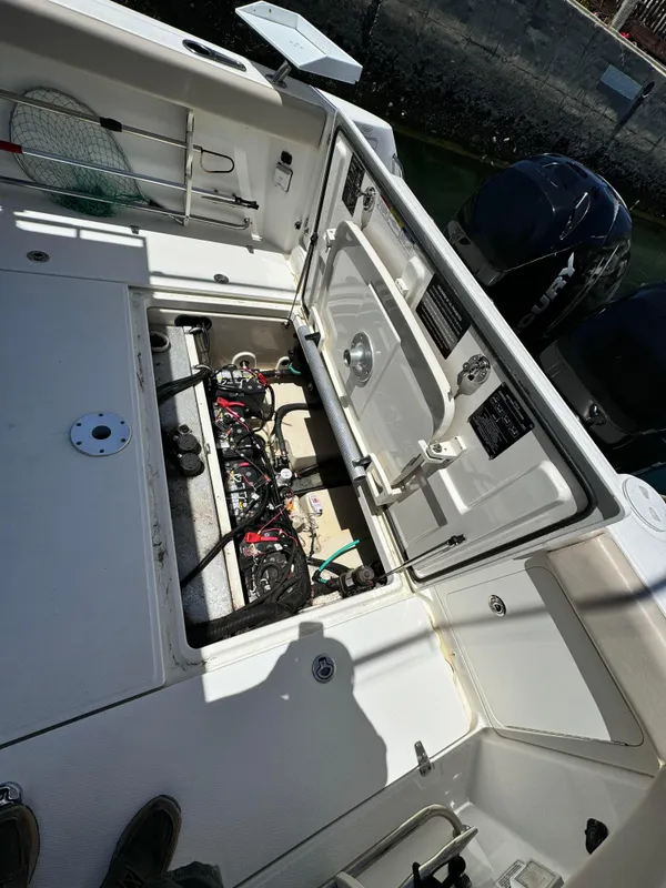 2015 Boston Whaler 315 Conquest