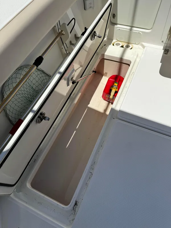 2015 Boston Whaler 315 Conquest