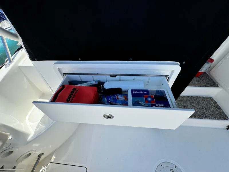 2015 Boston Whaler 315 Conquest