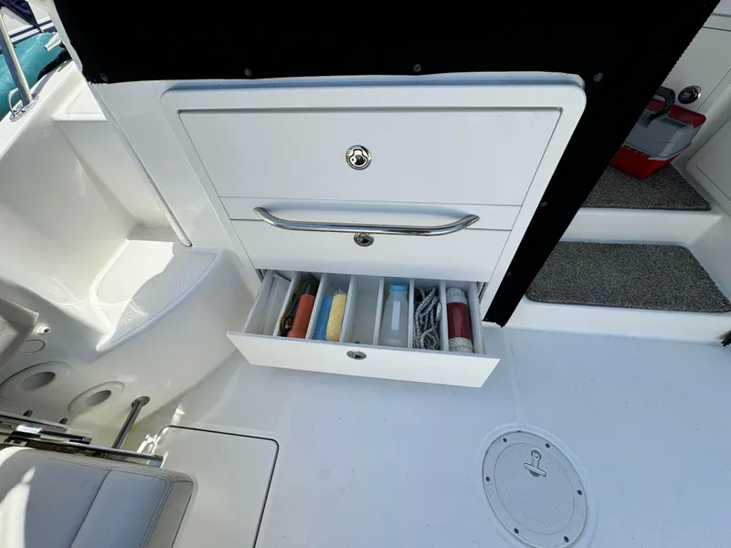 2015 Boston Whaler 315 Conquest