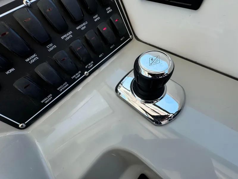 2015 Boston Whaler 315 Conquest