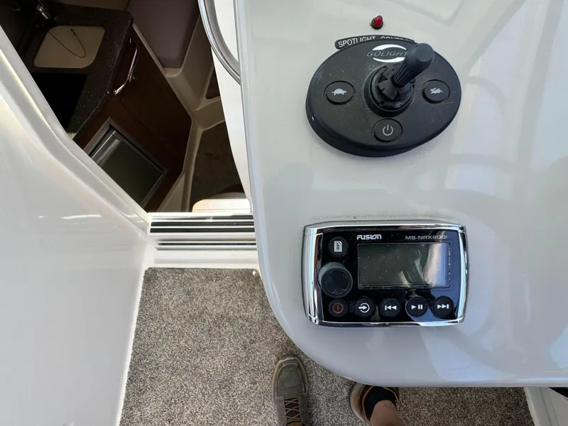 2015 Boston Whaler 315 Conquest