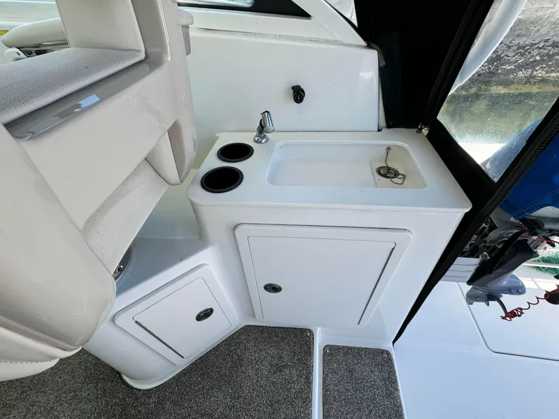 2015 Boston Whaler 315 Conquest
